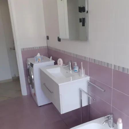 アパート Rebecca House