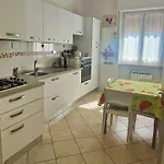 Rebecca House Apartment *